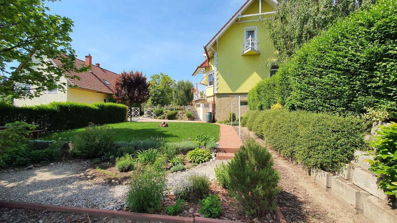 Apartment In Fonyod/Balaton 18580 Ngoại thất bức ảnh